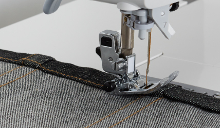 厚的牛仔布三折邊疊縫，即使是厚料的高低段部位也能被強(qiáng)勁地跨越過去。