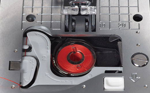 下糸を引き出す手間なくぬい始められます。